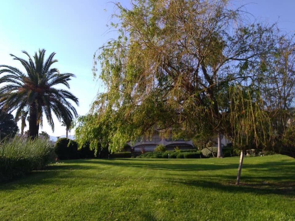 Bel Appartement Les Pieds Dans L'Eau Villeneuve-Loubet Exteriör bild