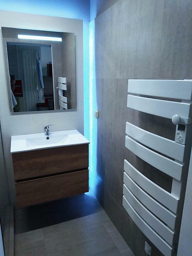 Bel Appartement Les Pieds Dans L'Eau Villeneuve-Loubet Exteriör bild