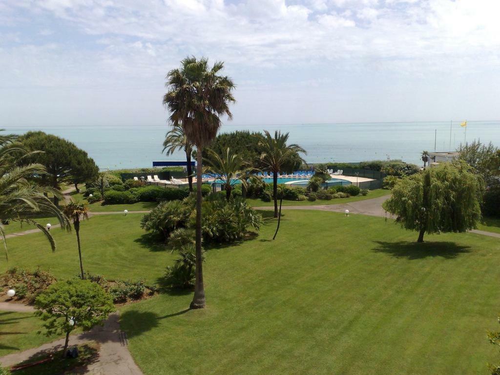 Bel Appartement Les Pieds Dans L'Eau Villeneuve-Loubet Exteriör bild